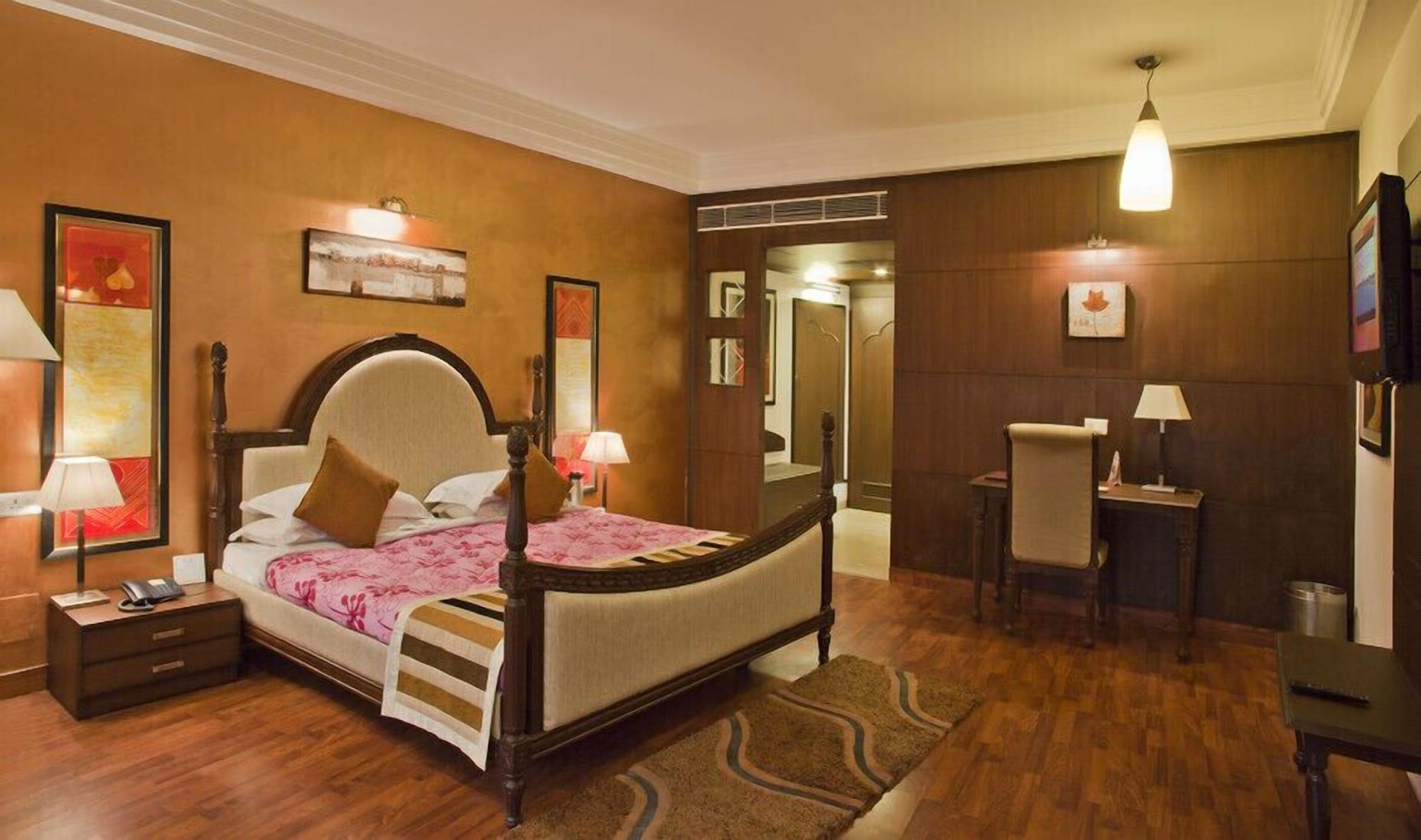 Hotel K C Residency Katra Esterno foto