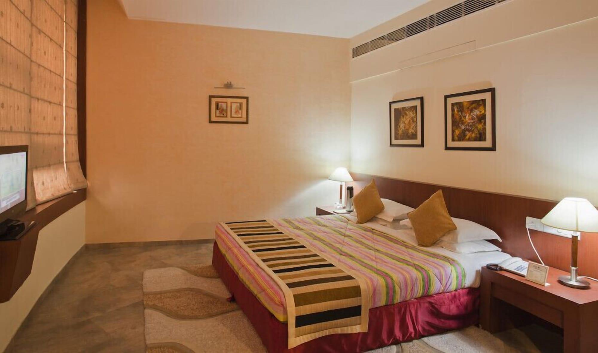 Hotel K C Residency Katra Esterno foto