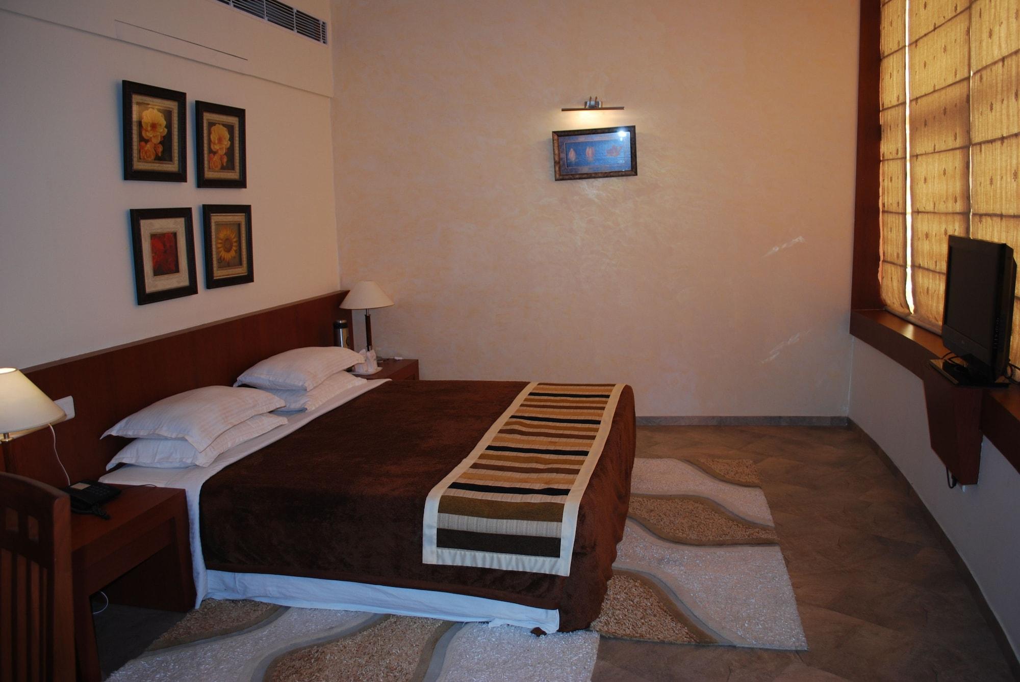 Hotel K C Residency Katra Esterno foto