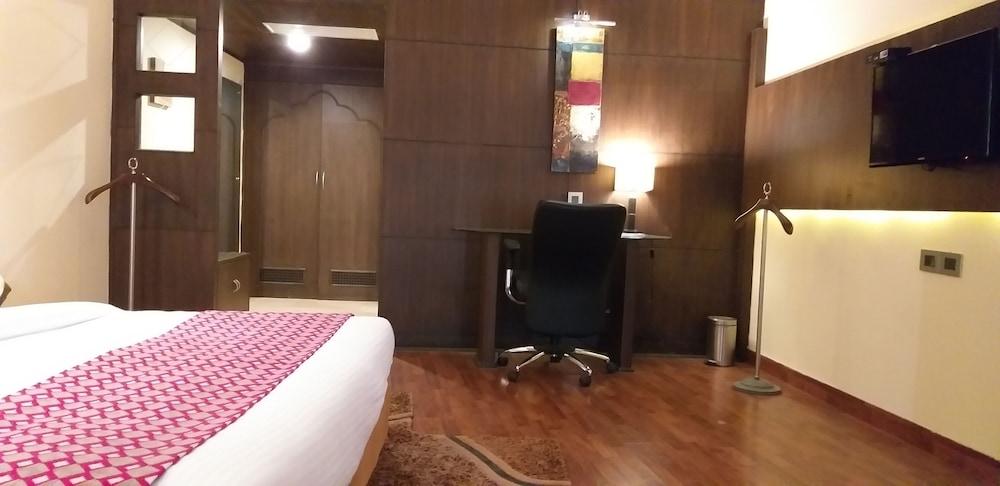 Hotel K C Residency Katra Esterno foto