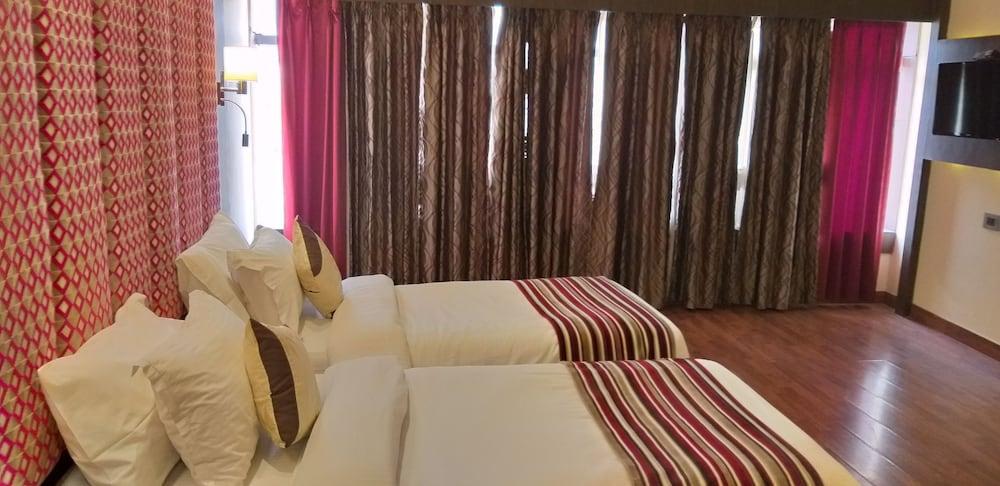 Hotel K C Residency Katra Esterno foto