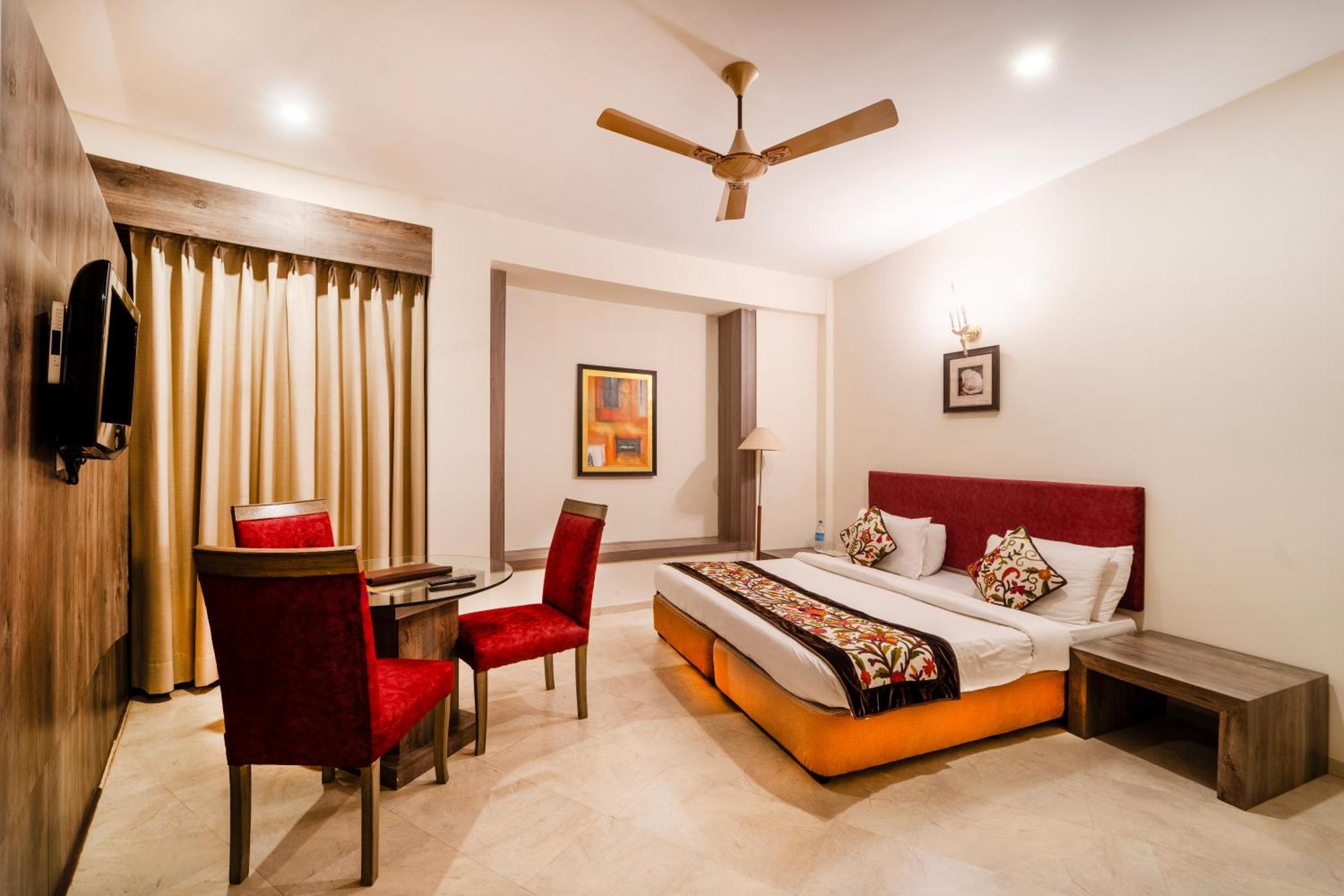 Hotel K C Residency Katra Esterno foto