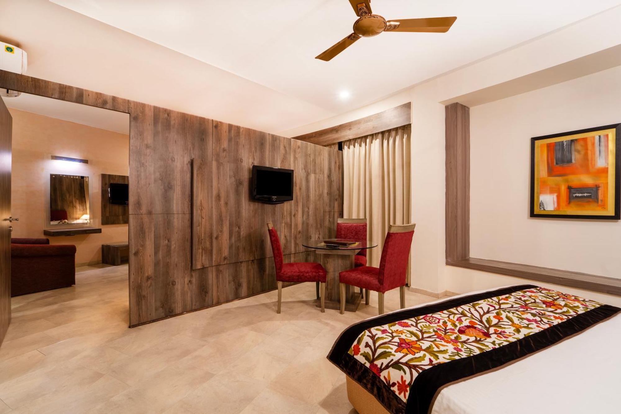 Hotel K C Residency Katra Esterno foto