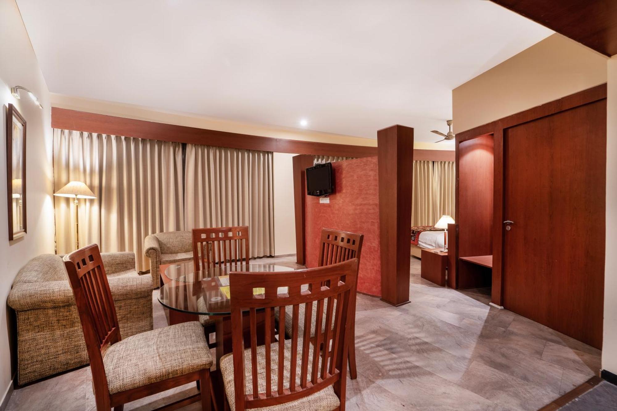 Hotel K C Residency Katra Esterno foto