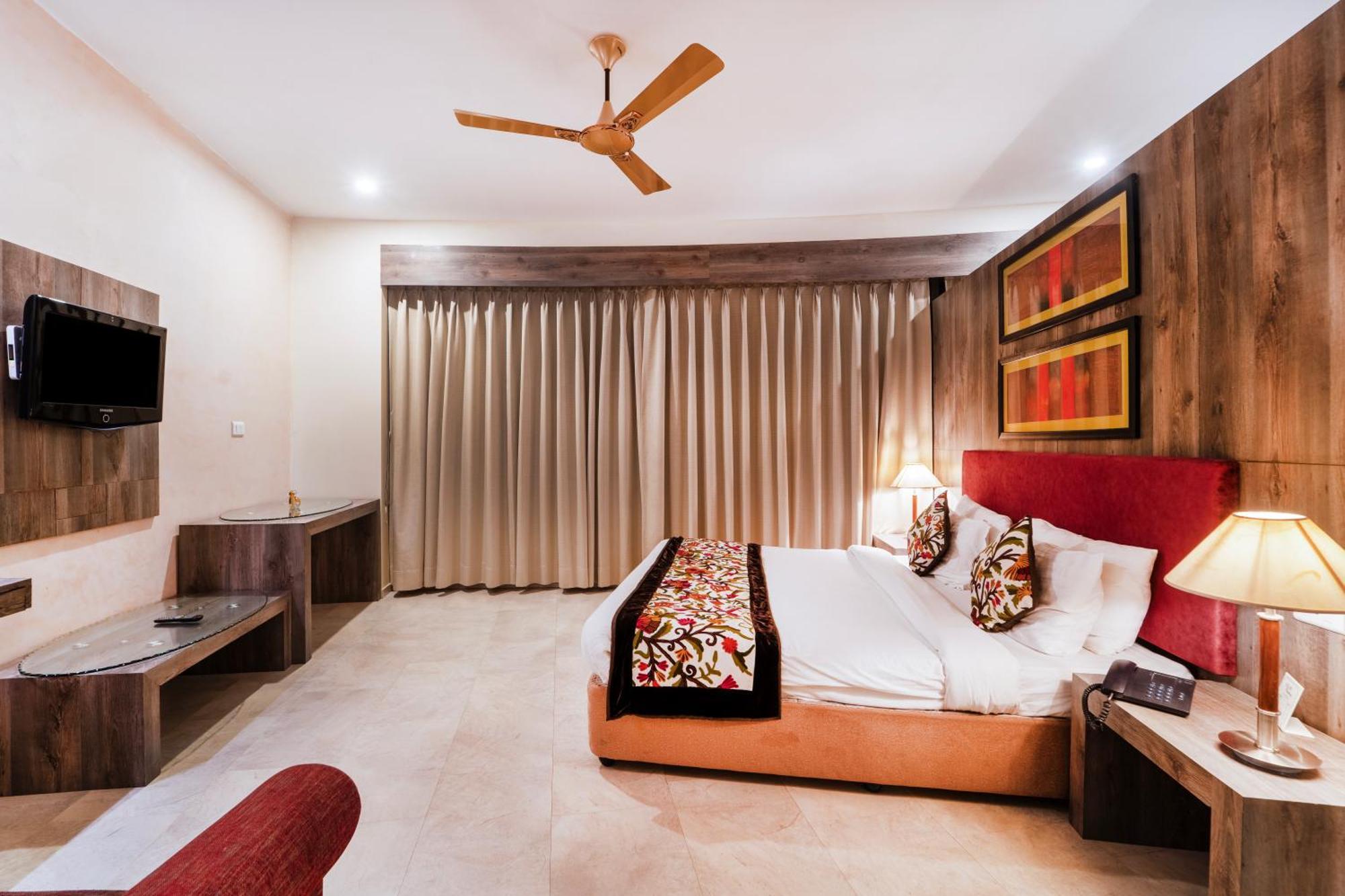 Hotel K C Residency Katra Esterno foto