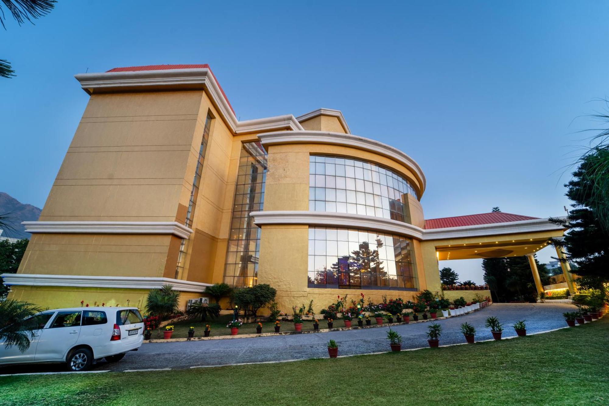 Hotel K C Residency Katra Esterno foto