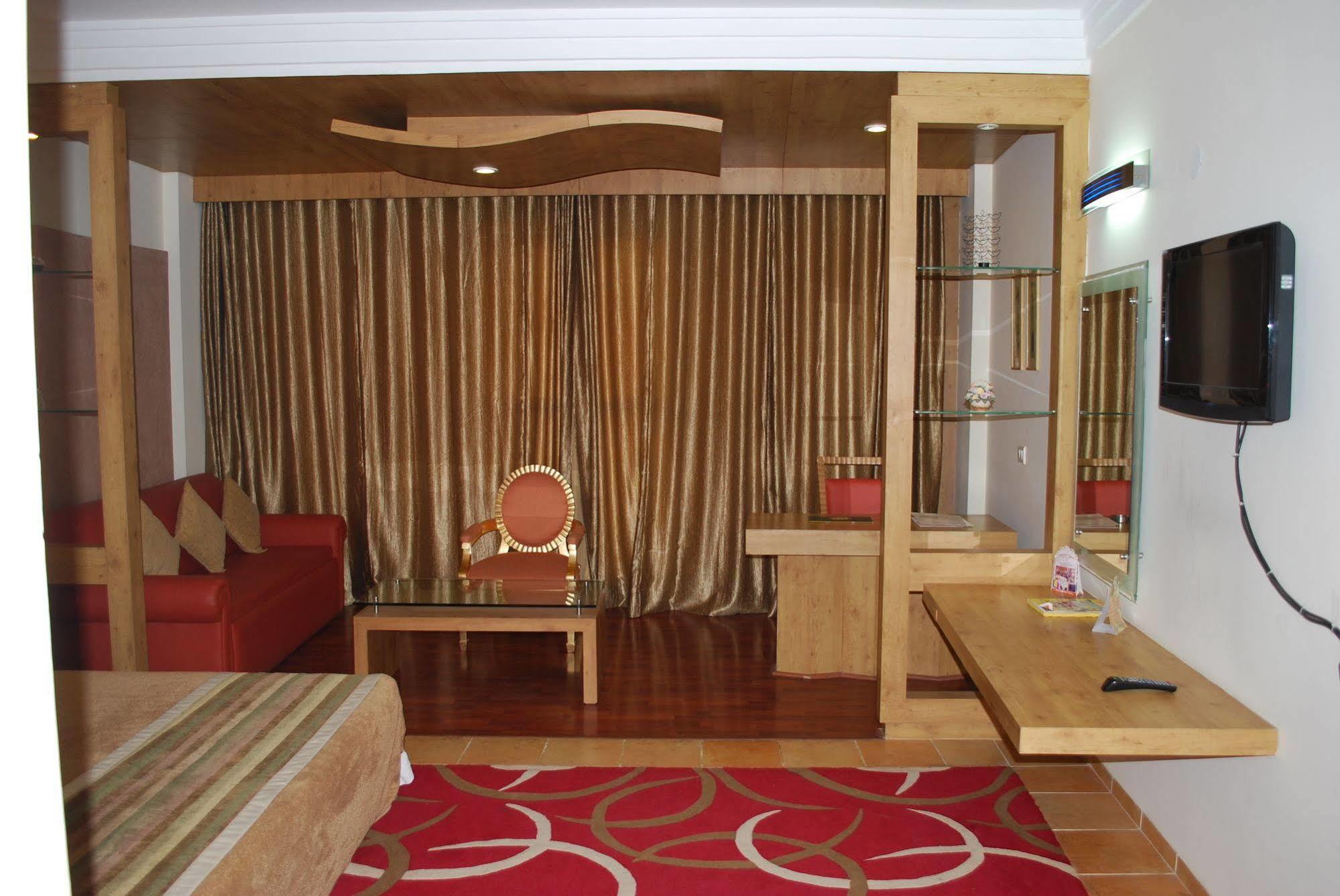 Hotel K C Residency Katra Esterno foto
